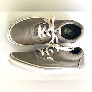 VANS—GRAY—SIZE YOUTH 7–CLASSIC & CLEAN—READY TO GO! FITS WOMENS 8/8.5
